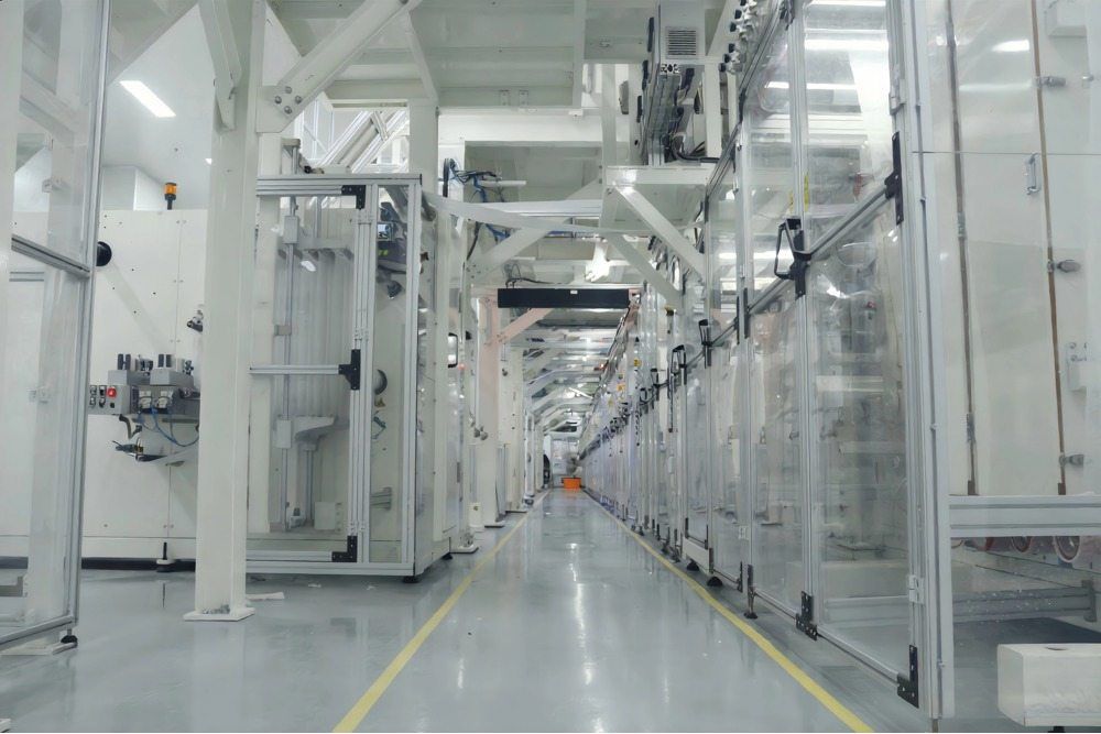 Línea de producción automatizada de pañales para adultos en Easy Hygienic