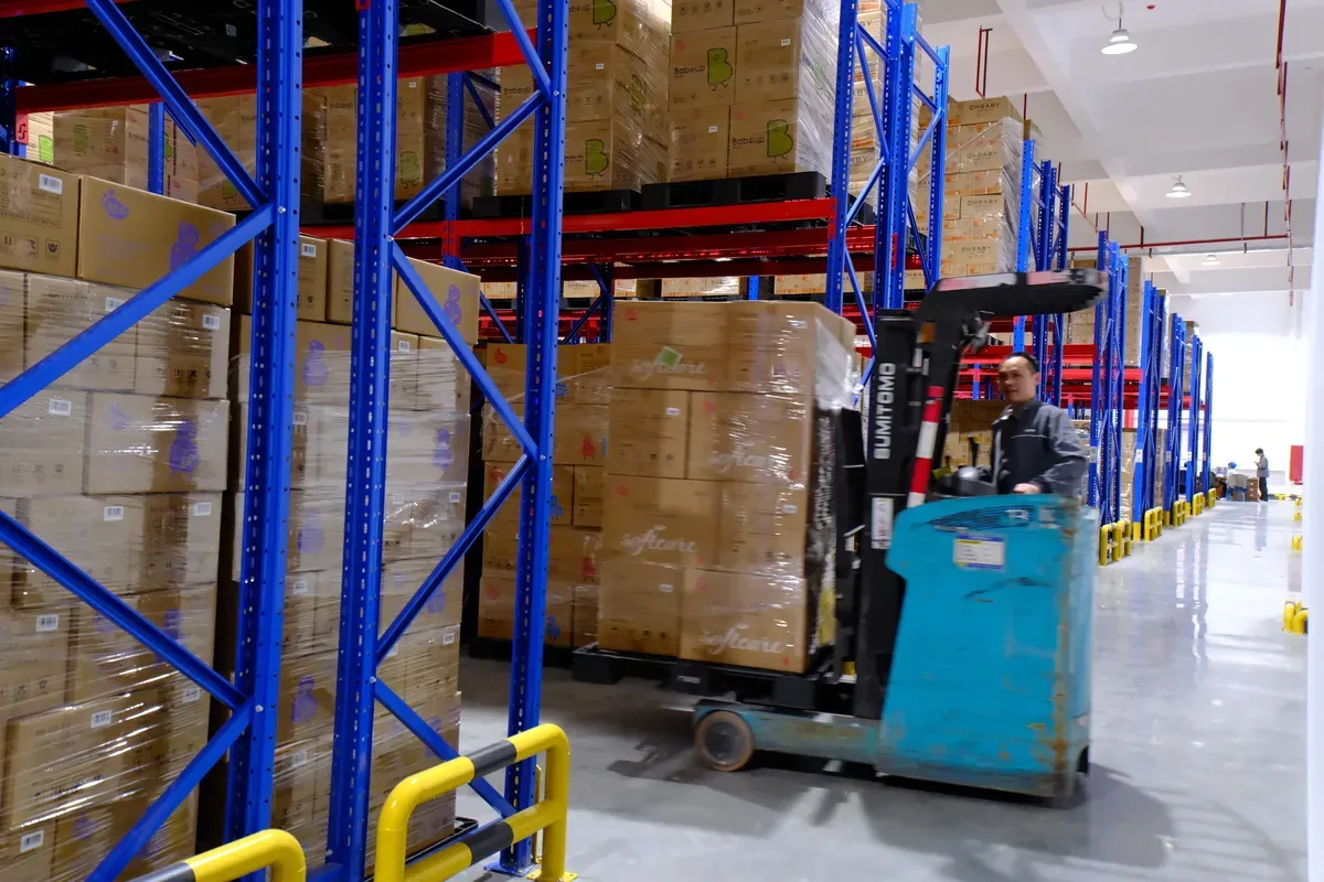 baby diaper packaging and warehouse for export orders